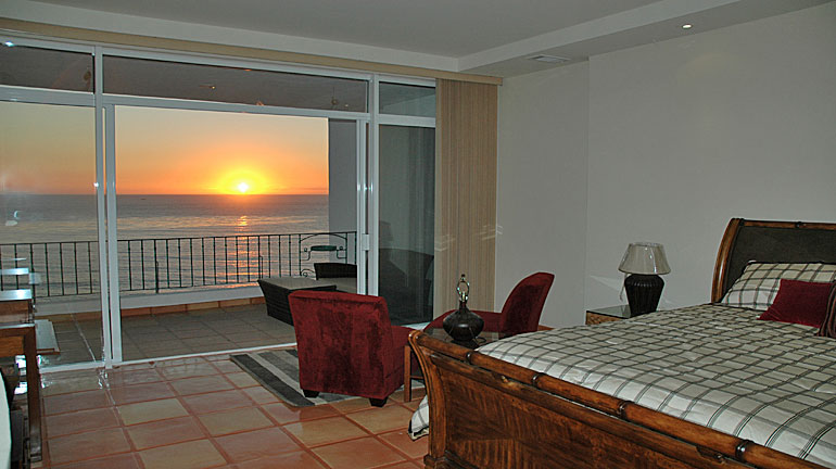 Rosarito-Club-Marena-Sonidos-del-Mar-bedroom-master-view.jpg